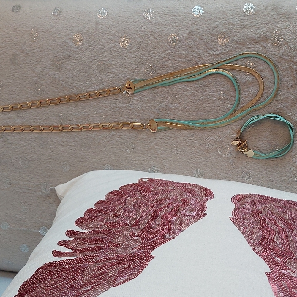 Kensie necklace and bracelet set